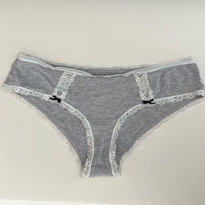 VICTORIA’S SECRET Hip Hugger Panty